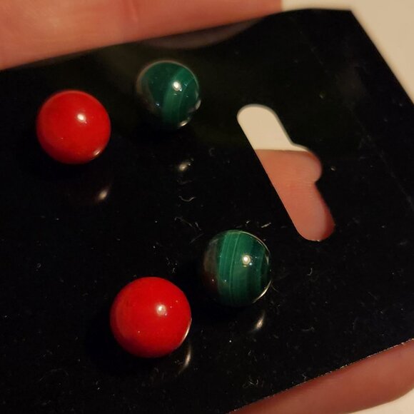 Two Pairs Stud Earrings - Green & Red - Picture 2 of 3